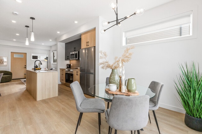 Building Photo - 9817-9153 153 St NW Unit MAIN 9817