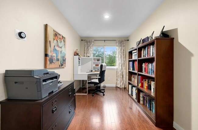 Building Photo - 4120 E Northampton Pl