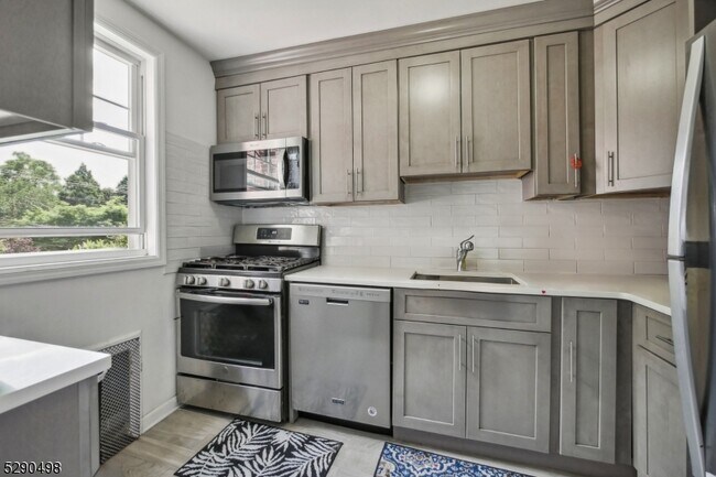 Photo - 176 Millburn Ave Unidad 1005