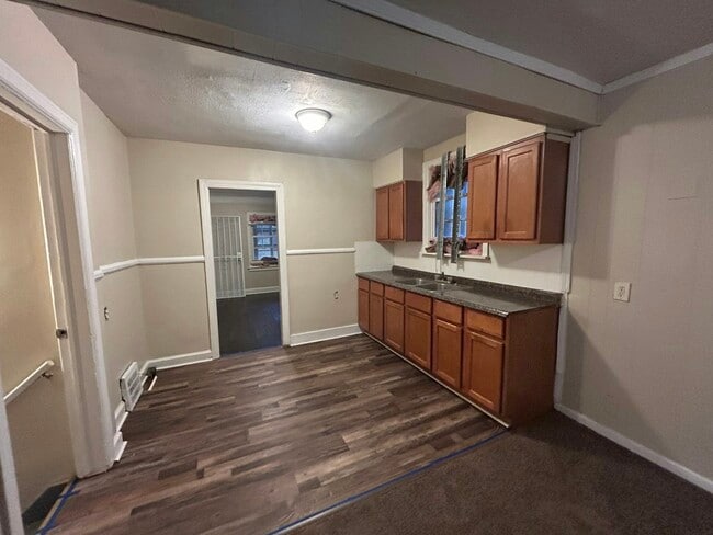 Photo - 11490 Laing St