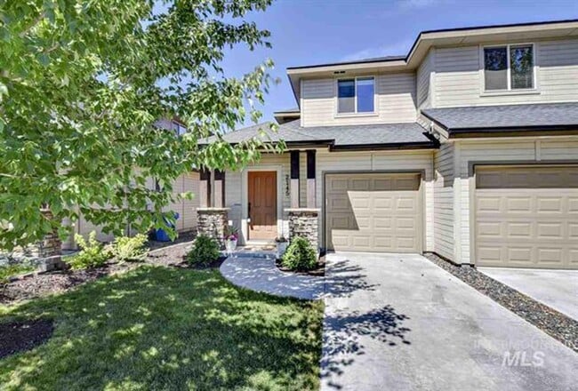 Building Photo - 3 Bedroom Townhouse Located in South East ...