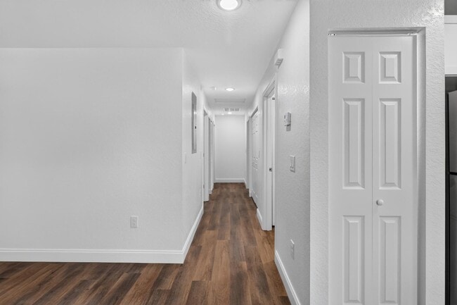 Photo - 728 Henry Rd
