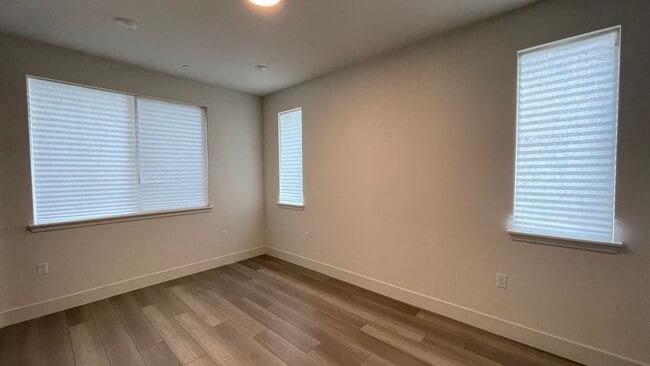 Photo - 2163 Stanford St