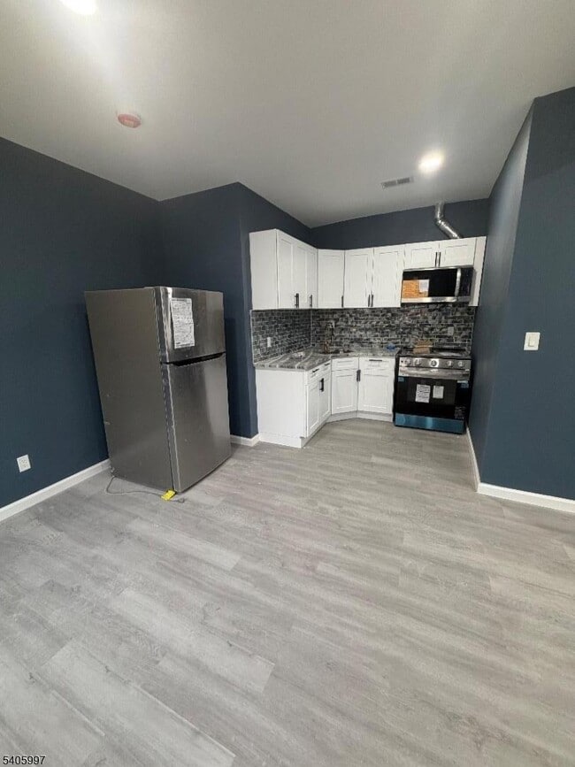 Building Photo - 566 Hawthorne Ave Unit 1