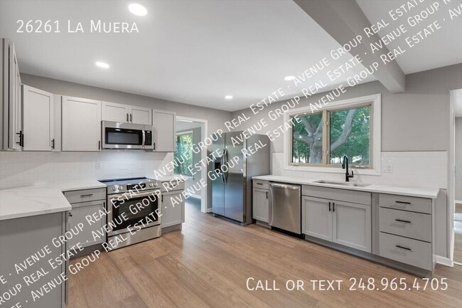 26261 La Muera St