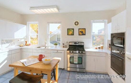 Photo - 1000 Memorial Dr Unit 2