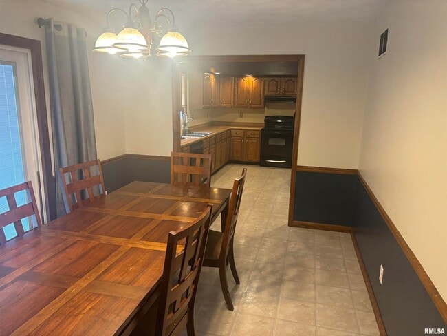 Photo - 705 Crestview Dr