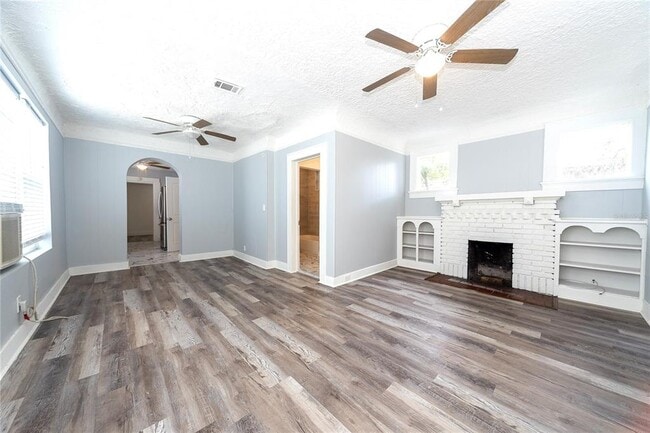 Photo - 618 25th St W