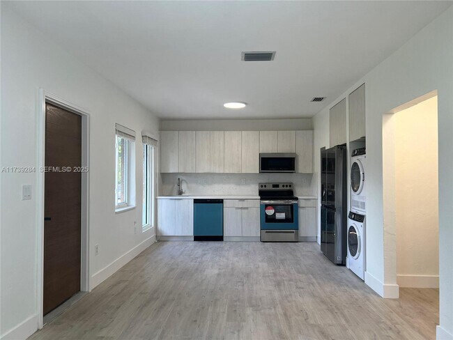 Photo - 246 NW 49th St Unit B