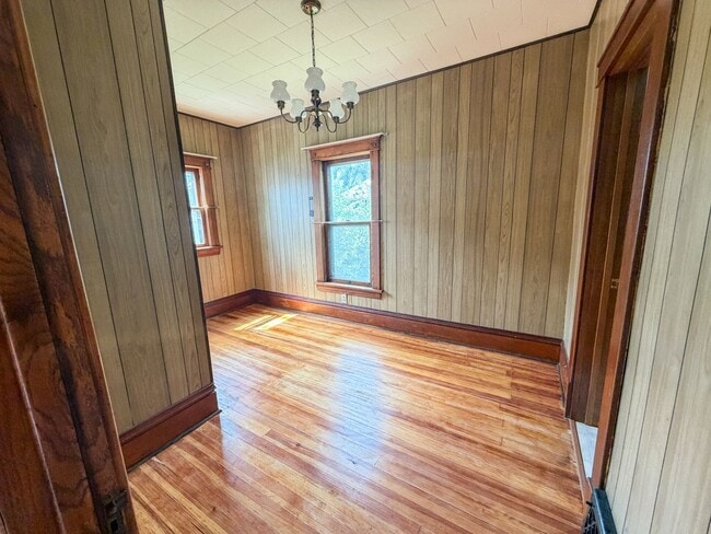 Photo - 609 N Edmunds- 3 bedroom, 1.5 bathroom house with a large garage, off street parking and central AC.