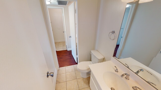 Photo - Burton Plaza..Gorgeous Newly Remodeled Studio..Prime Location!