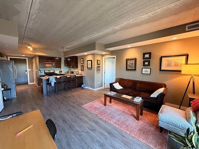 Photo - 1323 W Morse Ave Unit 508