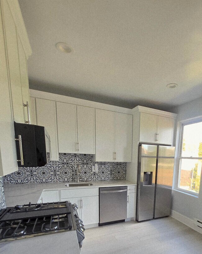 Photo - 50 Montrose Ave Unit 2
