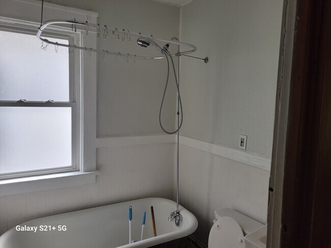 Photo - 1022/1024 W 30th