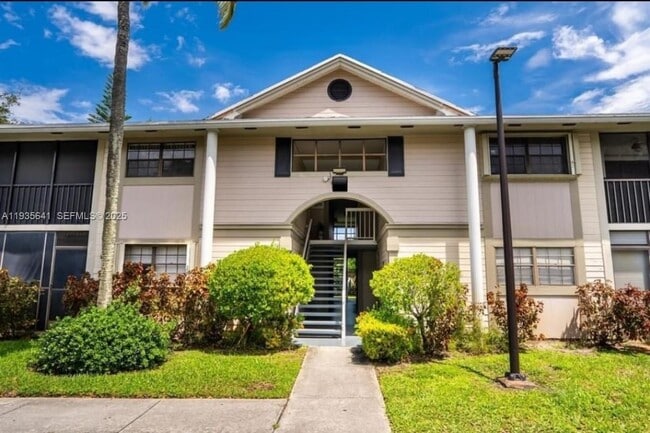 Photo - 811 NE 199th St Unit 206-33