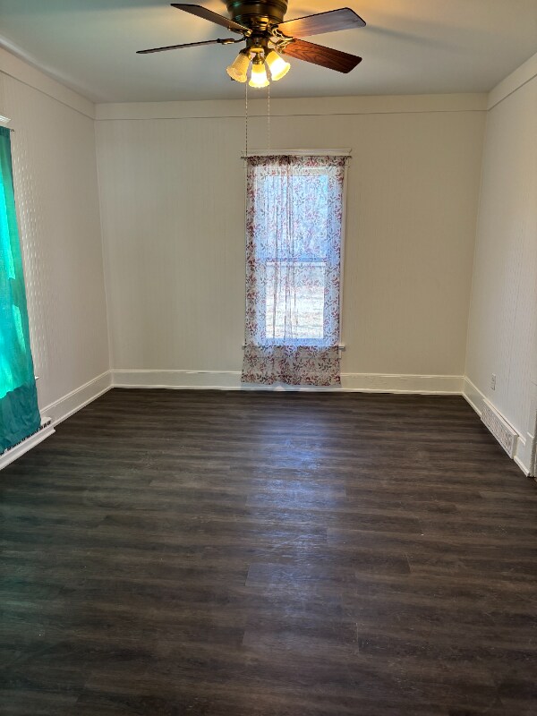 Photo - 1010 Oak St
