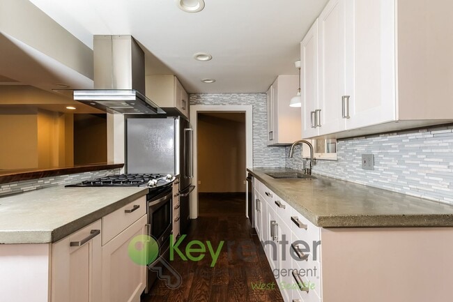 Photo - Remodeled Home with Zen Room, Soaking Tubs & Gas Fireplace