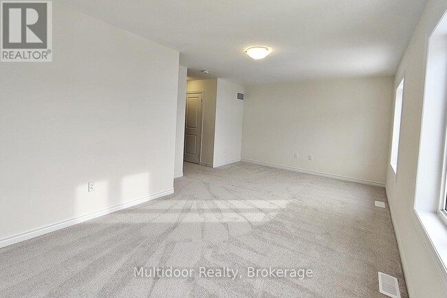 Photo - 305 Garner Rd W