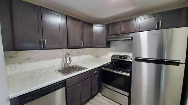 Photo - Courtview Square Apartments