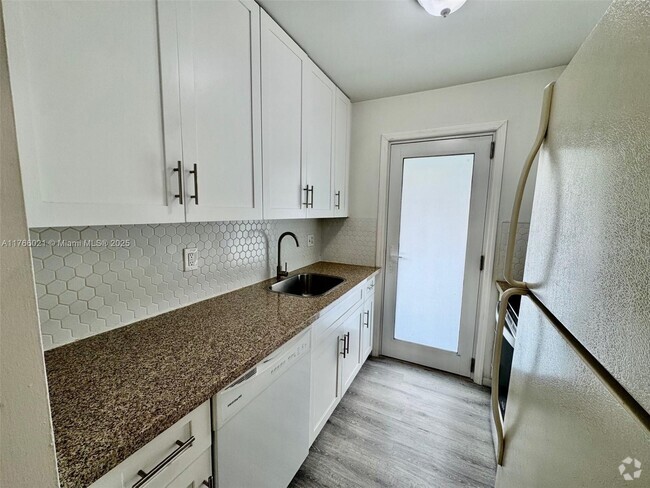Building Photo - 500 E Country Club Cir Unit 6 Rental