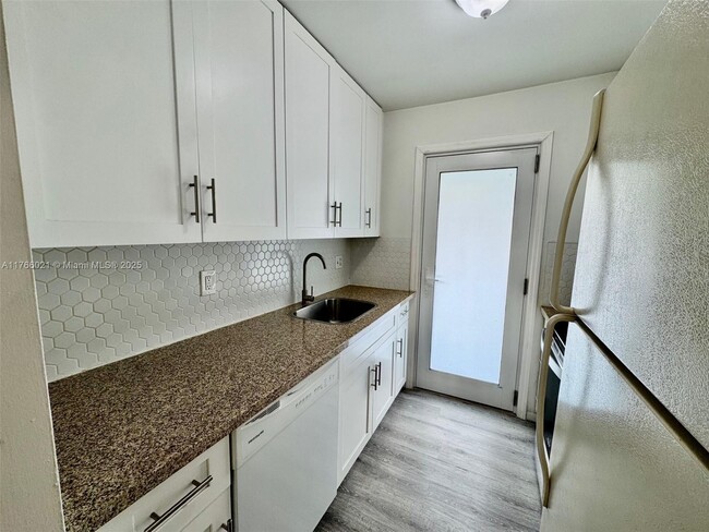 Photo - 500 E Country Club Cir Apartment Unit 6