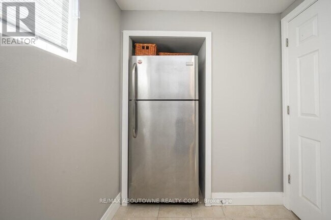 Photo - 2444 Woburn Crescent