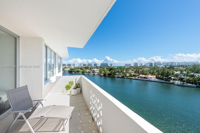 Building Photo - 9101 E Bay Harbor Dr Unit 701