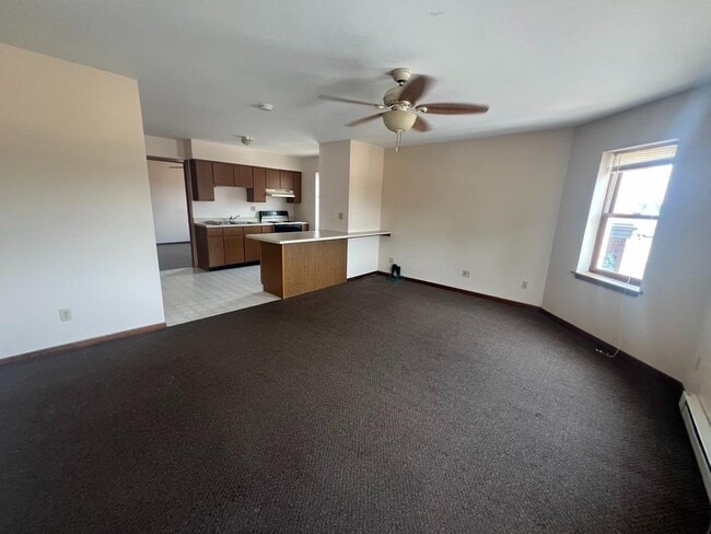 Building Photo - 300 E Milwaukee St Rental