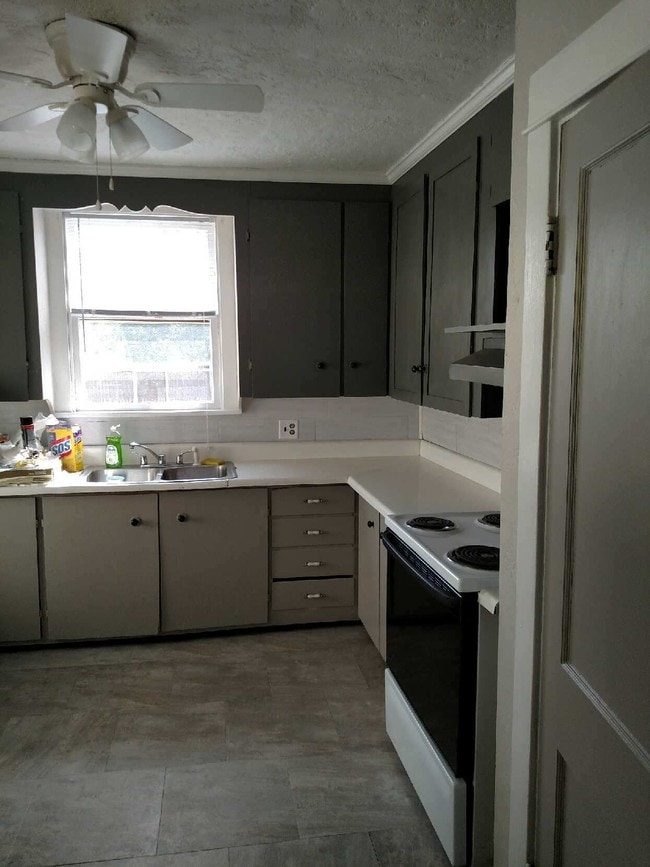 Kitchen sink - 575 E Church St Unit 575