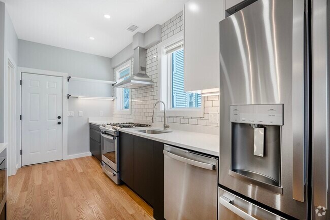 Building Photo - 27 Linden St Unit 1 Rental