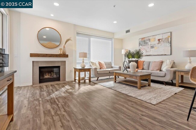 Photo - 1655 N California Blvd Unidad 312 Rental