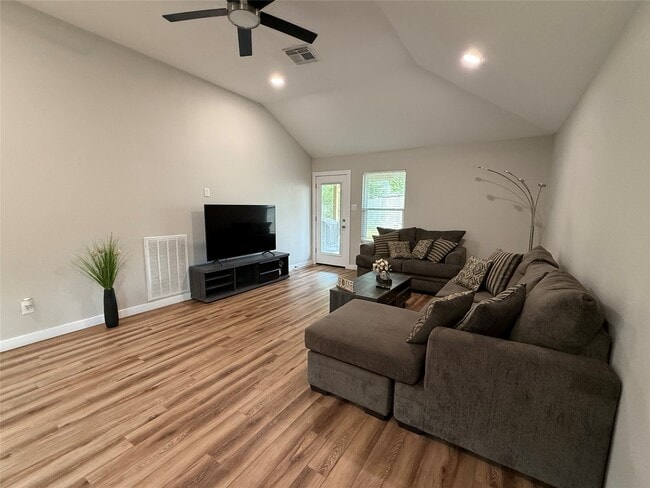 Photo - 1703 Windy Knoll Dr
