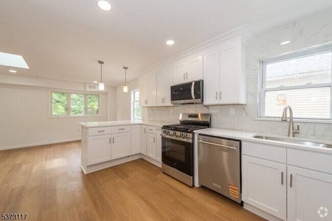 Building Photo - 73 Clinton Pl Rental