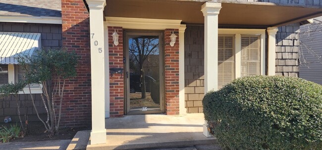 Photo - 705 NW 13th St