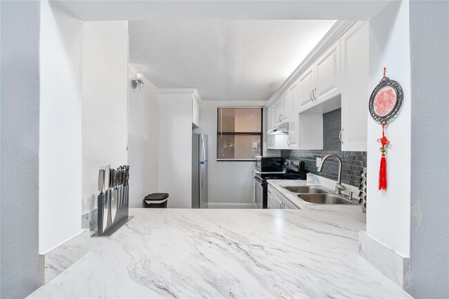 Photo - 8437 Forest Hills Dr Unit 203