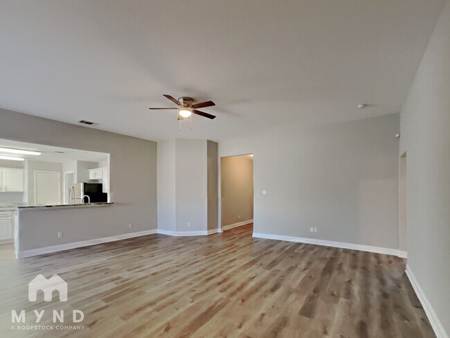 Photo - 105 Adams Dr