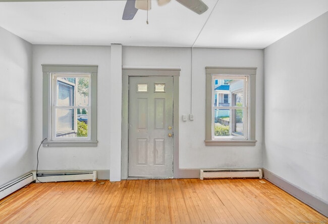 Photo - 94 Oak St