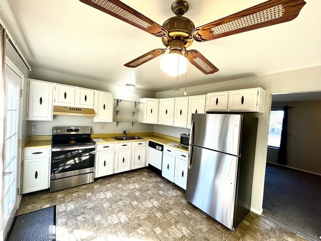 Photo - Beautiful updated 3 bedroom 2 bath home in Greeley!