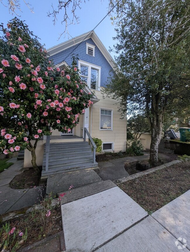 Building Photo - 3 Bedroom Bremerton Charmer with Stunning ... Rental