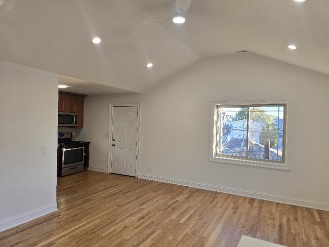 Photo - 4737 W Warwick Ave Unidad 2 floor