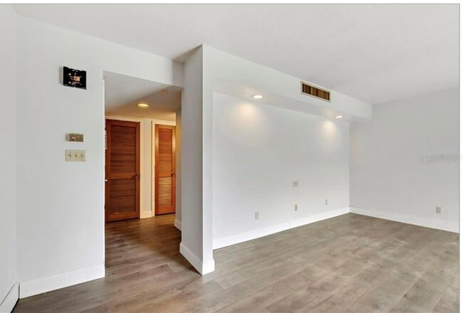 Photo - 2241 Burnway Rd Unidad 2241