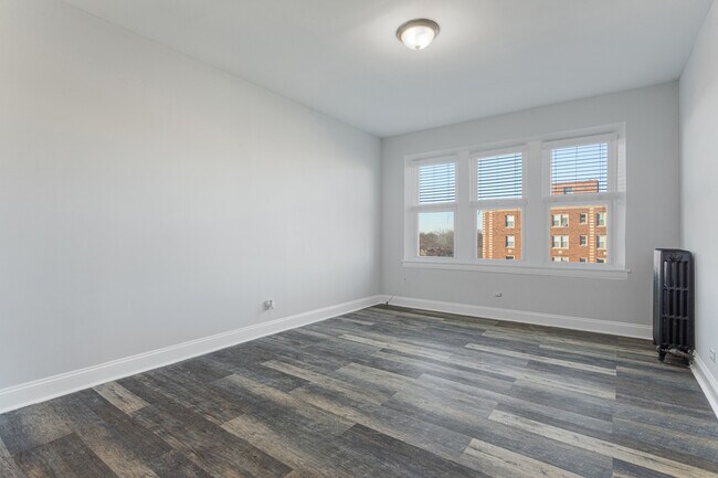 Photo - 1608 W Sherwin Ave Unit 705