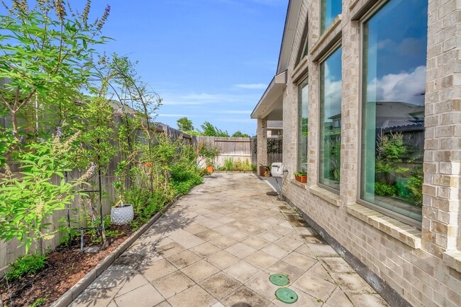 Building Photo - 31418 Golden Cliffs Ln