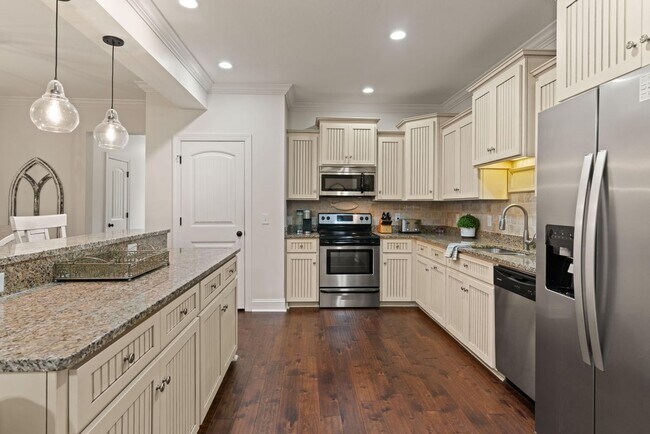 Photo - 504 Reserve Ln