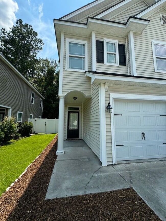 Photo - 670 Summer Hill Way