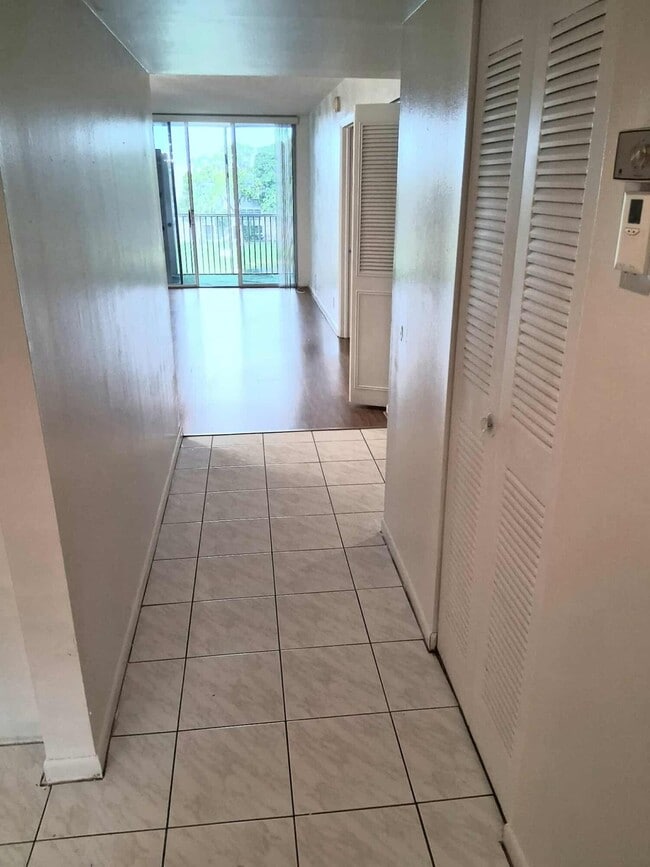 Building Photo - 3301 NW 47th Terrace Unit 403 Rental