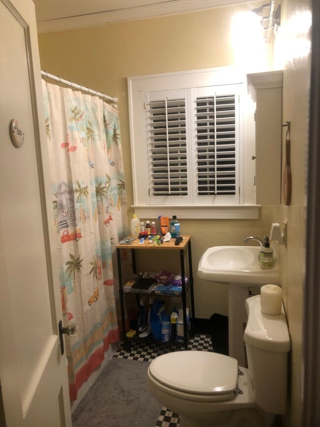 Bath Room - 145 Belmont Rd Unit Cozy Cottage
