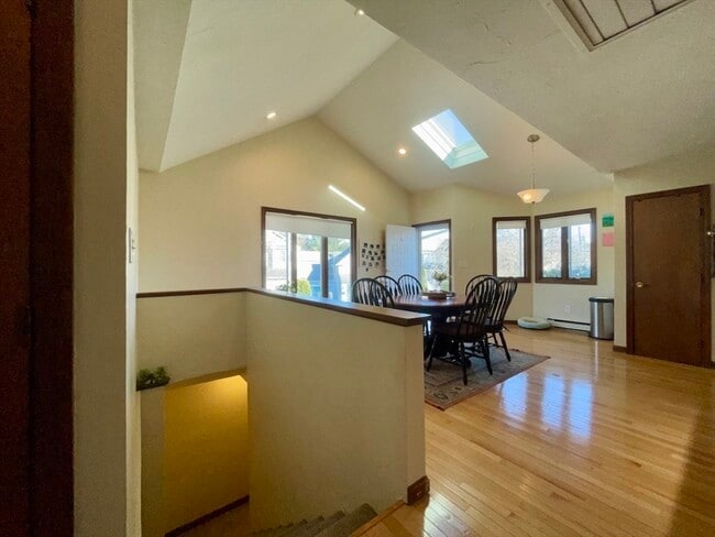 Photo - 15 Burghardt St