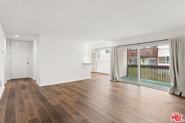 Photo - 6000 Canterbury Dr Unit I217