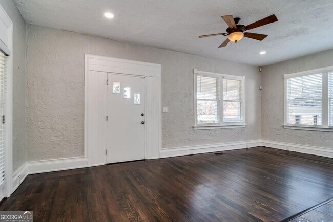 Photo - 1120 Standard Dr NE